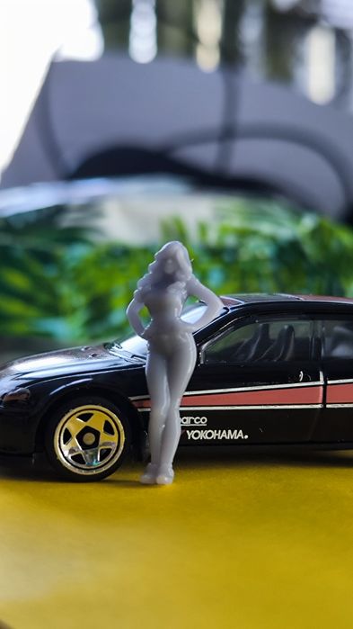 Figurka 1/64 Grid Girl do Hot Wheels – Ultra Detail 16k