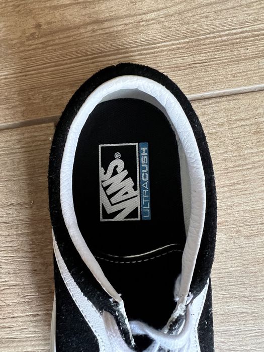 Sapatilhas Vans pretas e brancas