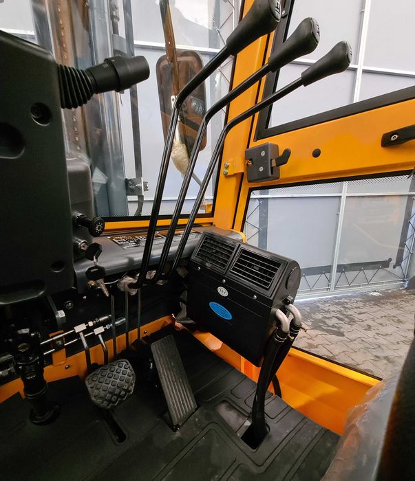 Nowy wózek widłowy FD25 2,5 tony diesel kabina + UDT