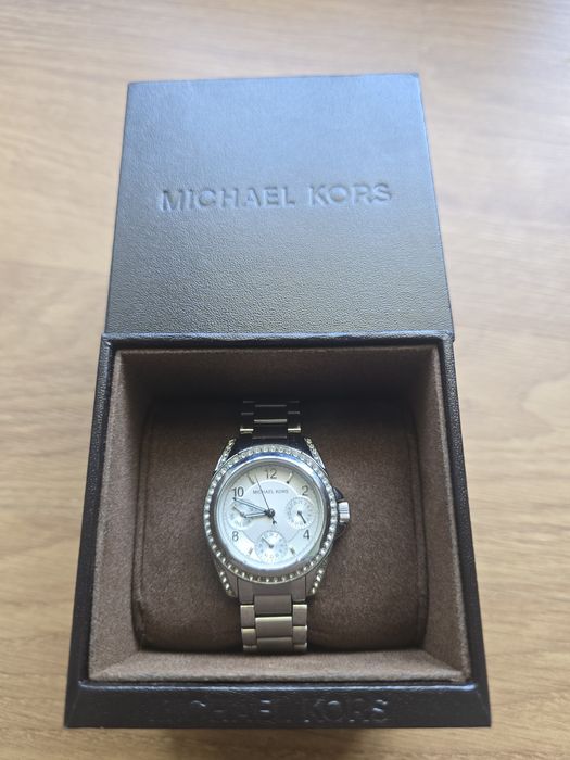 Mickael Kors MK5612 – 33mm – Aço – Cristais