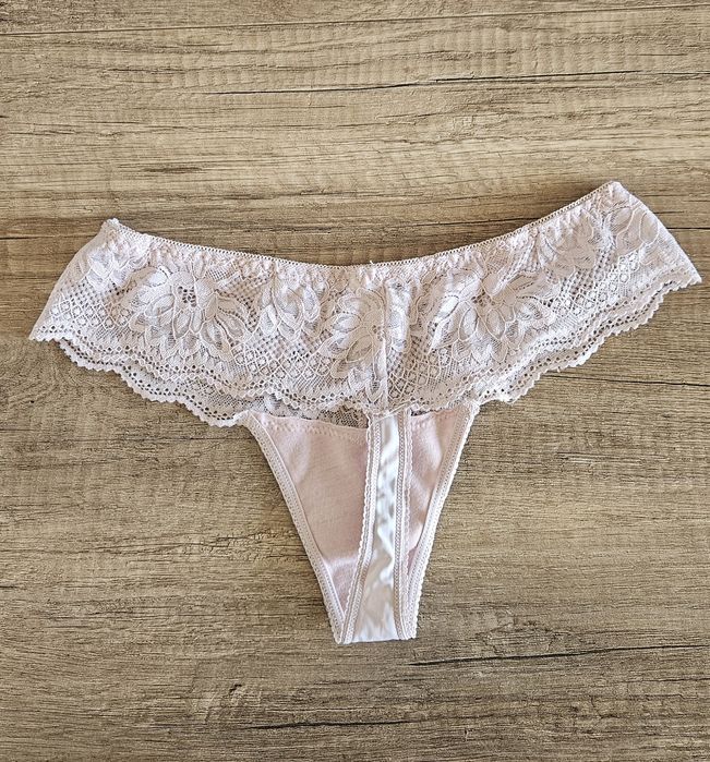 Używane majtki stringi