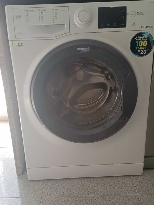 Máquina de lavar Roupa 8kg Hotpoint. Com defeito.