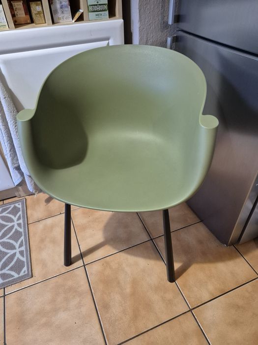 5 krzeseł plastik/metal