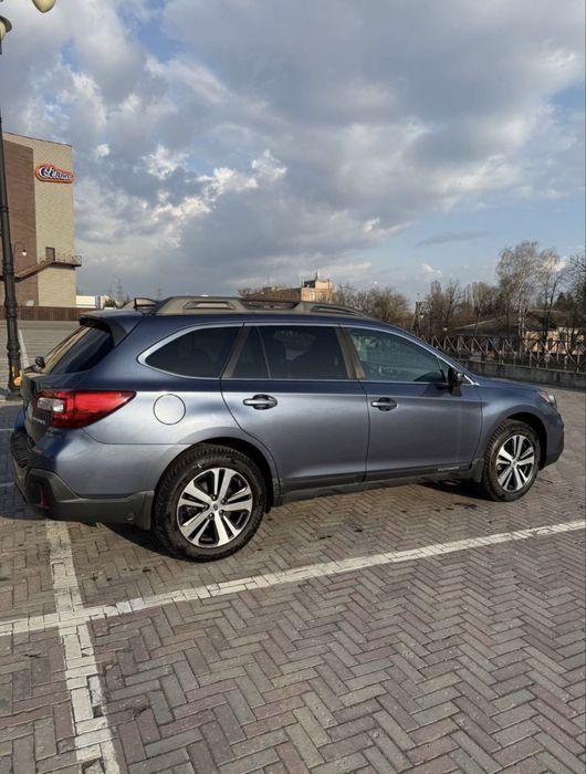 Продам Subaru Outback 2018