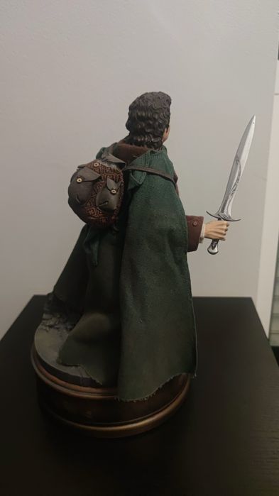Figura colecionável Frodo Baggins (Escala 1/4) - Lord of The Rings