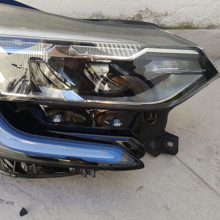 Ótica/ Farol Dianteiro Direito LED Renault Captur II Original