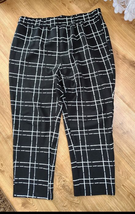 Spodnie na gumce czarne w kratę 3XL Plussize SHEIN