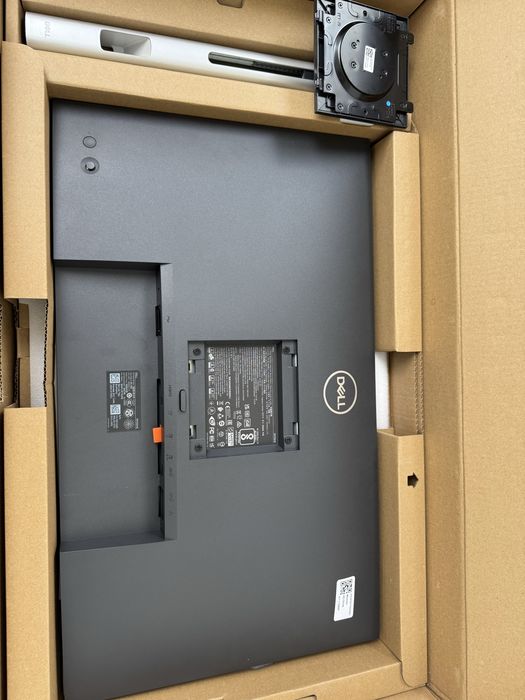 Monitor Dell P2722HE 27” IPS Full HD USB-C – jak nowy