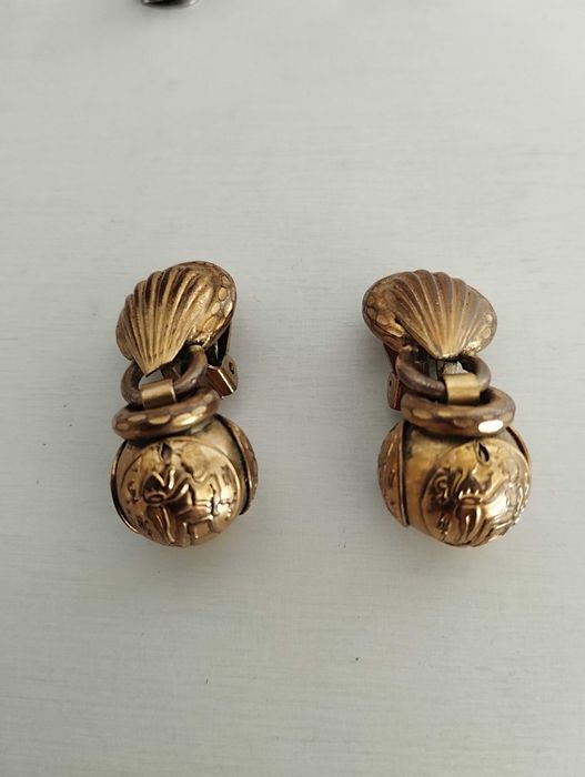 Brincos de mola metal dourado e prateado bijuteria vintage