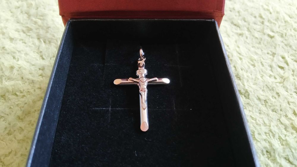 Srebrny krzyżyk z Jezusem / Zawieszka
