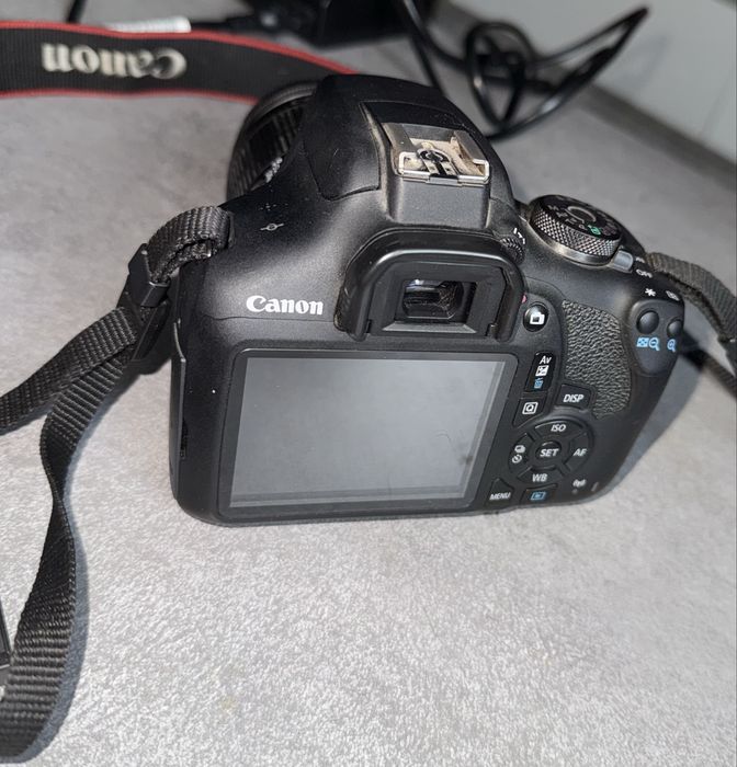 Aparat Canon 2000D