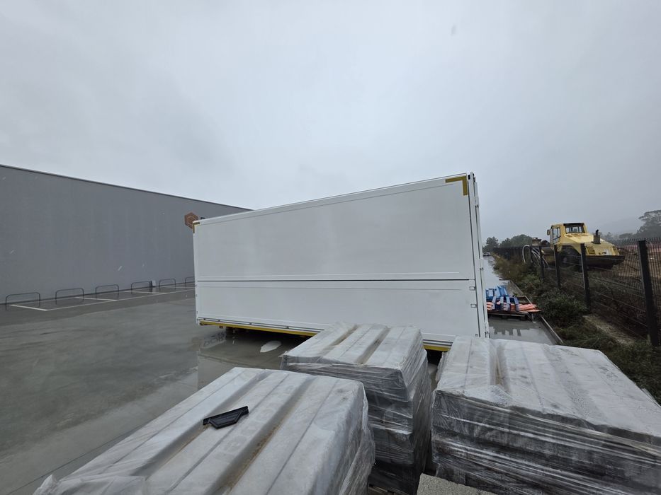 Carroceria fibra, nova, abre em todos os lados