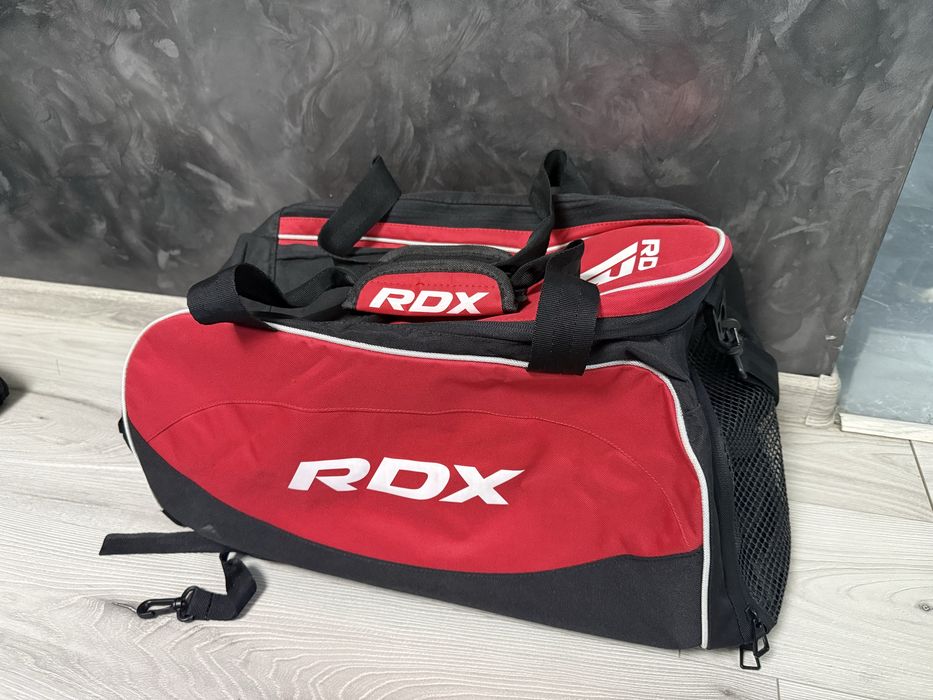 Червоно-чорна спортивна сумка-рюкзак RDX R1