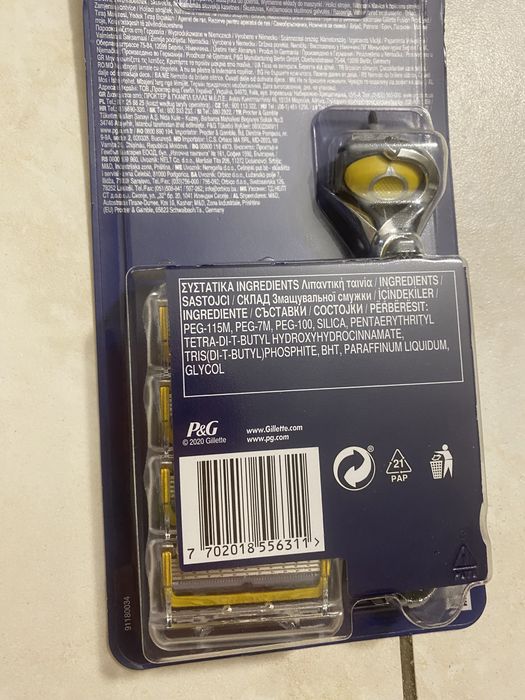 Бритвенный станок Gillette Fusion многоразовый + 4 сменных лезвия