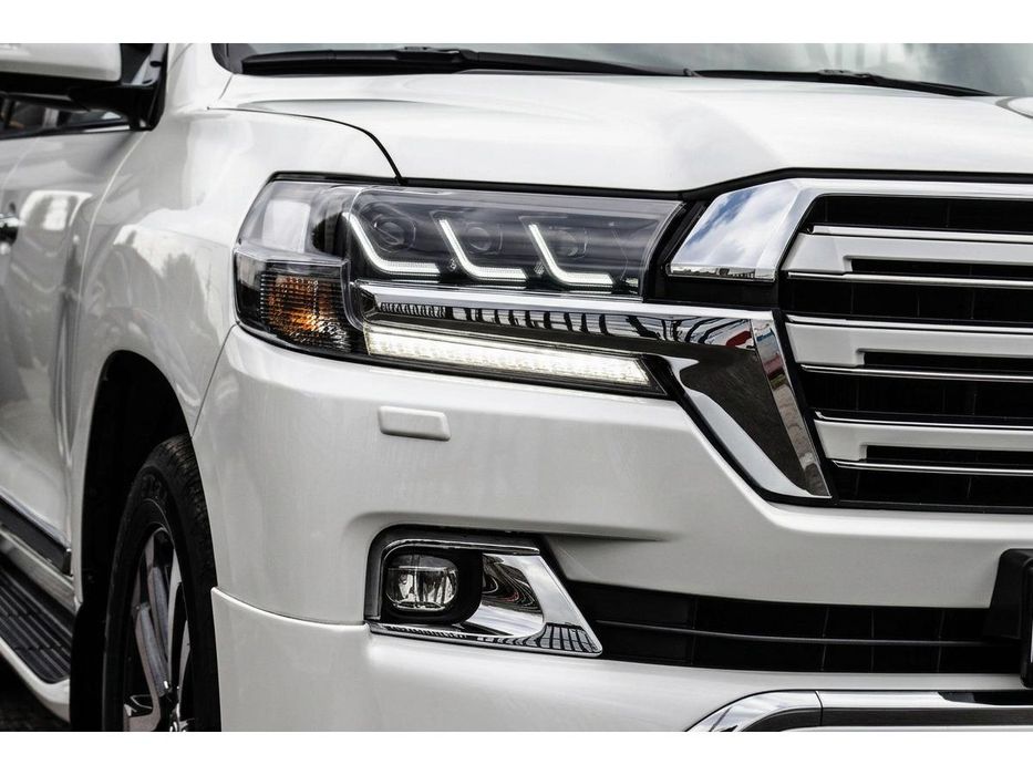 Toyota LandCruiser 200 Передние фары оптика в дизайне Lexus LX