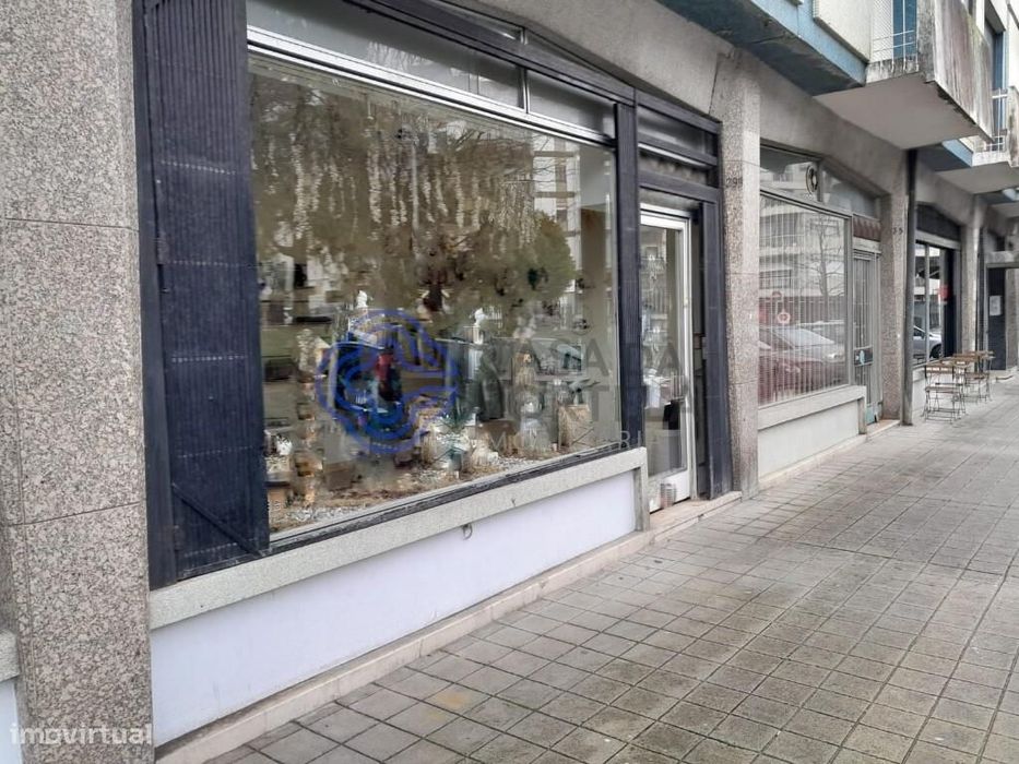 Loja Junto à Escola Filipa Vilhena - Covelo