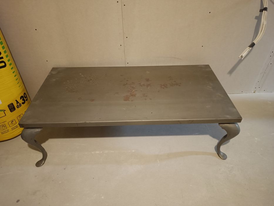 Stylowa ława, stolik kawowy z blachy