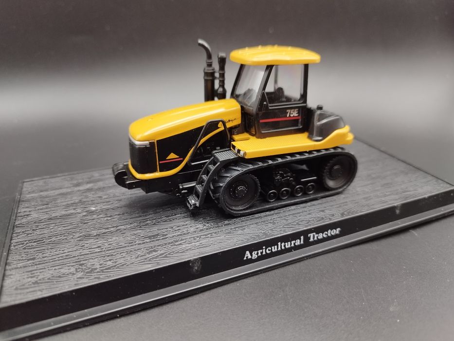 AmerCom 1:64 Miniatura ciągnika rolniczego Caterpillar Challenger 75E