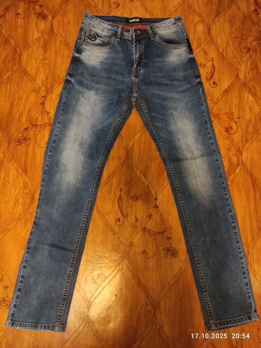 Джинсы   продам  .