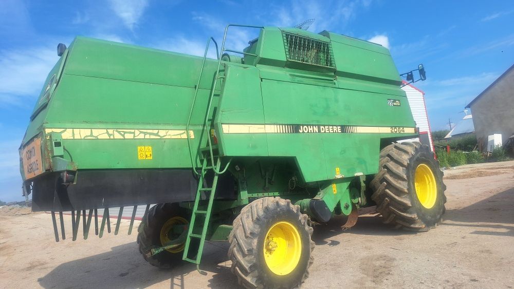 Kombajn zbożowy John deere 2064