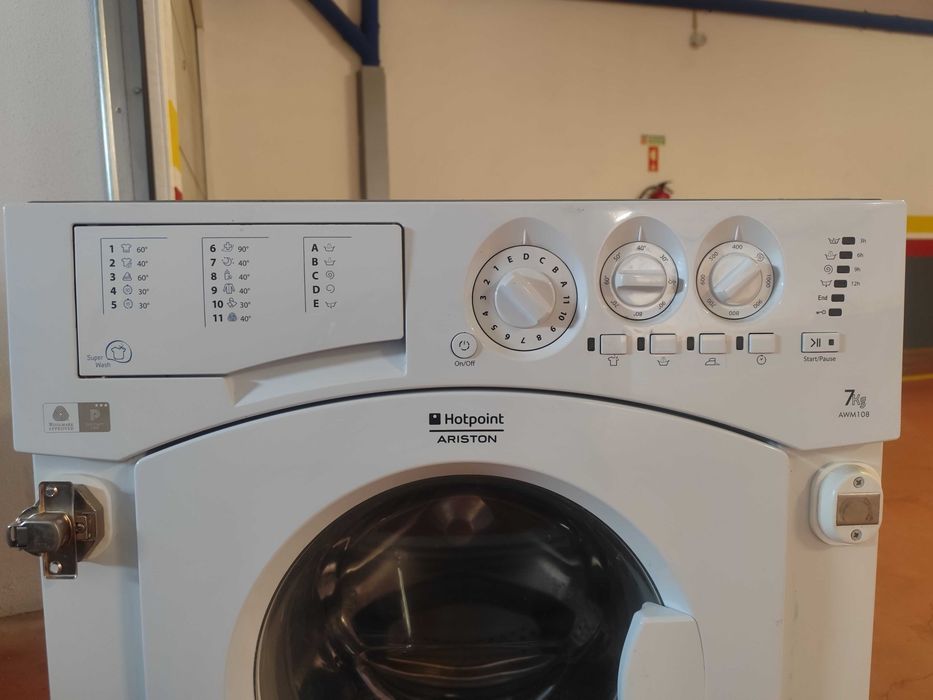 Máquina de lavar roupa de encastre Hotpoint Ariston AWM108 - para arranjar/peças