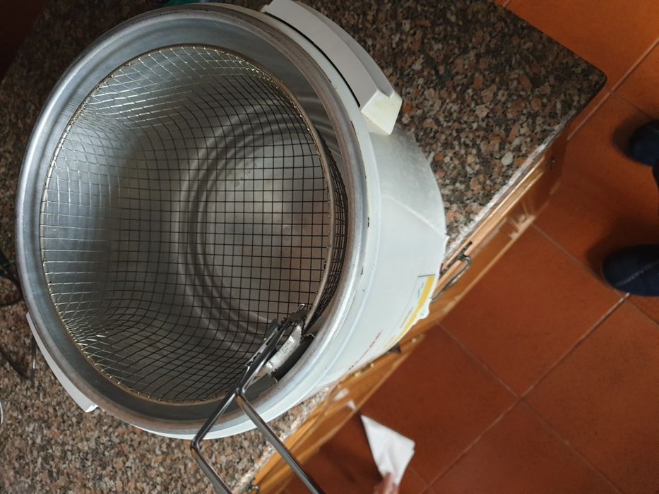 Fritadeira elétrica semi-nova