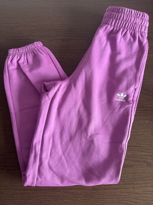 NOWE spodnie dresowe dresy adidas Essentials Fleece Joggers