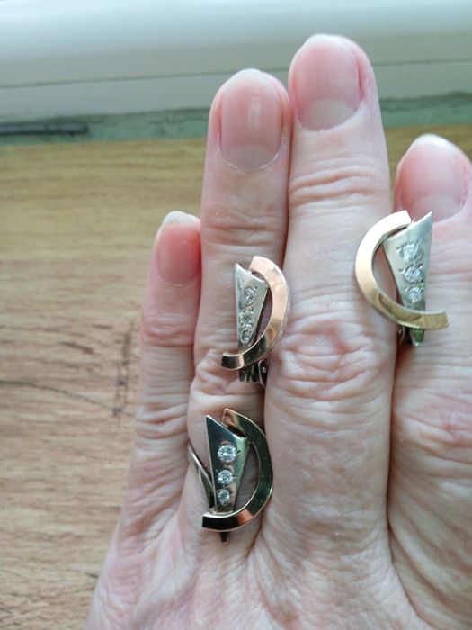 Продам женский набор серебро с пластинами золота.