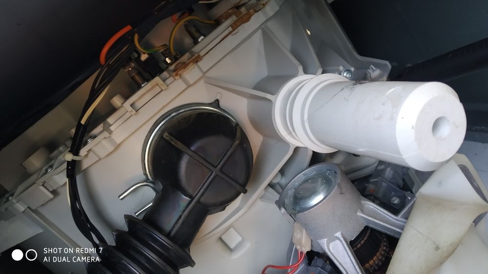 Стиральная машина Whirlpool 6кг модель AWE 7629 на запчасти