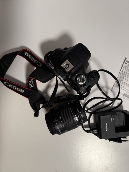 Canon  EOS 2000D