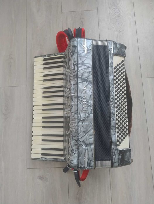 Sprzedam akordeon Hohner tango V