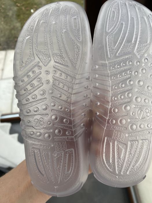 Nowe buty do wody - dobrze przylegające r. 28