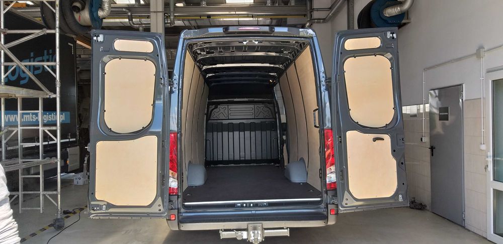 Zabudowa przestrzeni ładunkowej Iveco Daily L4H3 L5H3, zabudowa busa