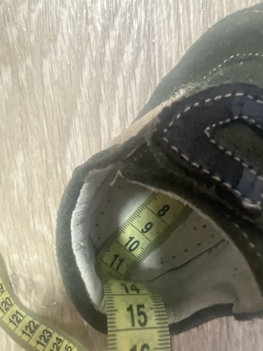 Кросівки ботинки туфлі черевики для найменших