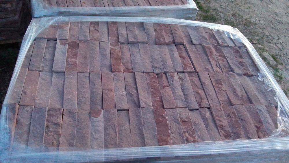 Природний камінь бут цоколь одиночках.  Тротуарна плитка
