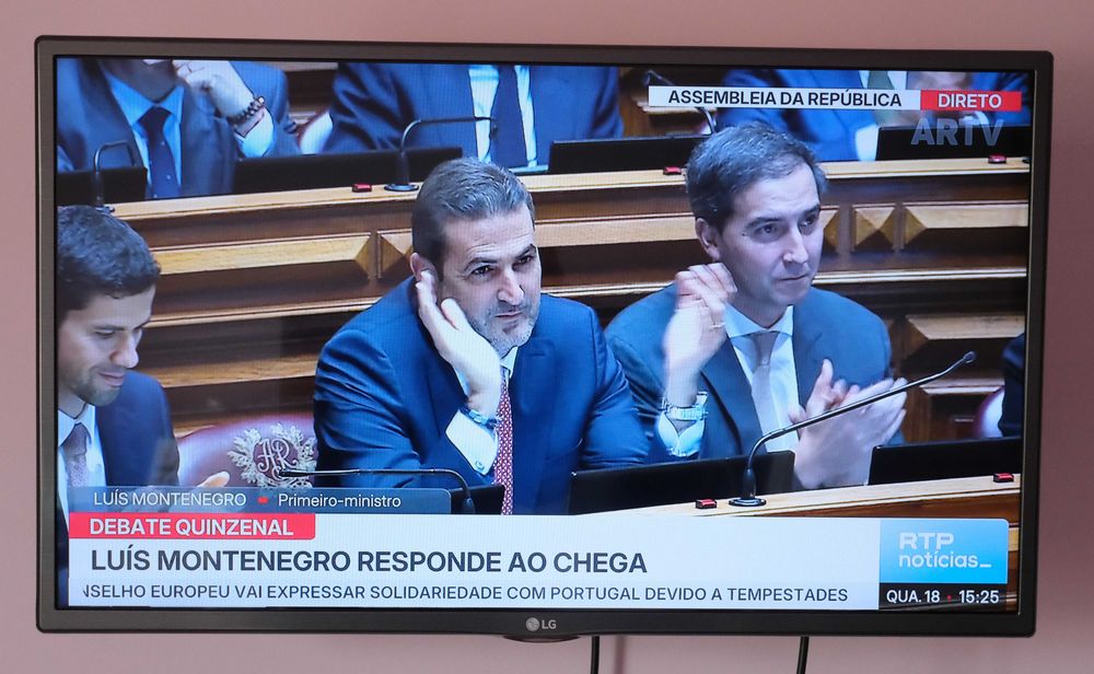 Smart TV 4K LG 32LF5800 de 32" (81,3cm)