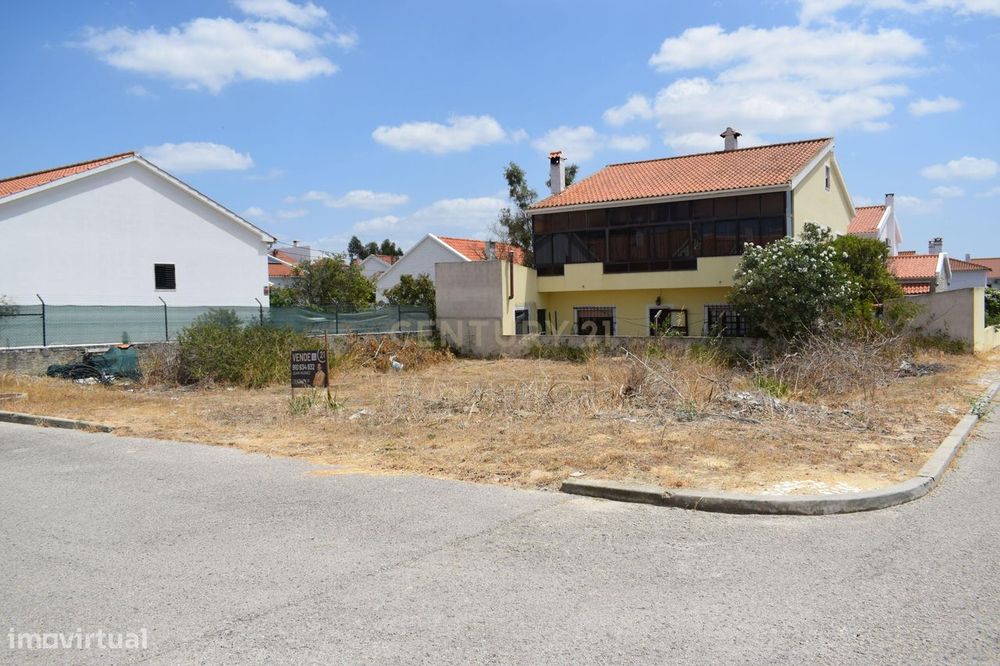Terreno Urbano de 318 m² em Palmela: Viabilidade para Moradia de 210 m