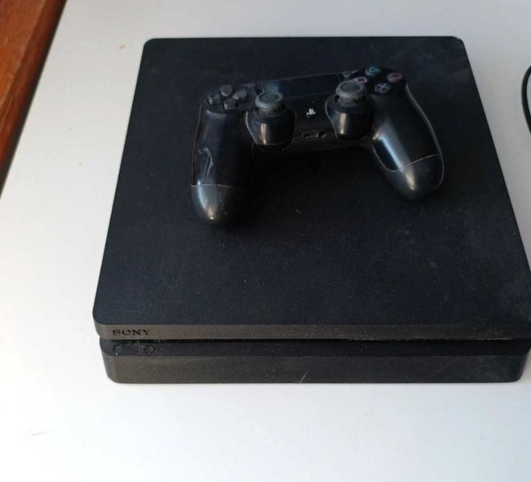 Konsola PlayStation 4 dysk 1tb ps4 2 pady