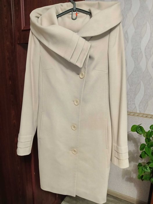 Демісезонне пальто