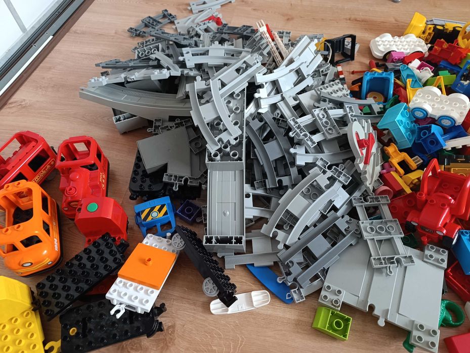 Rezerwacja Mnóstwo klocków LEGO Duplo pociągi, tory, figurki wielki zestaw