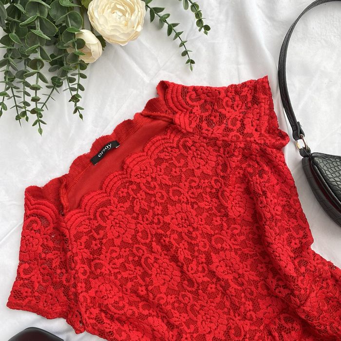 Czerwona koronkowa sukienka, Orsay