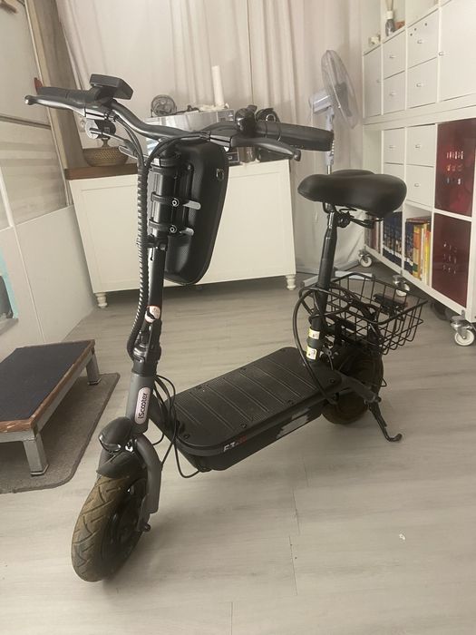 Trotinete eletrica com banco