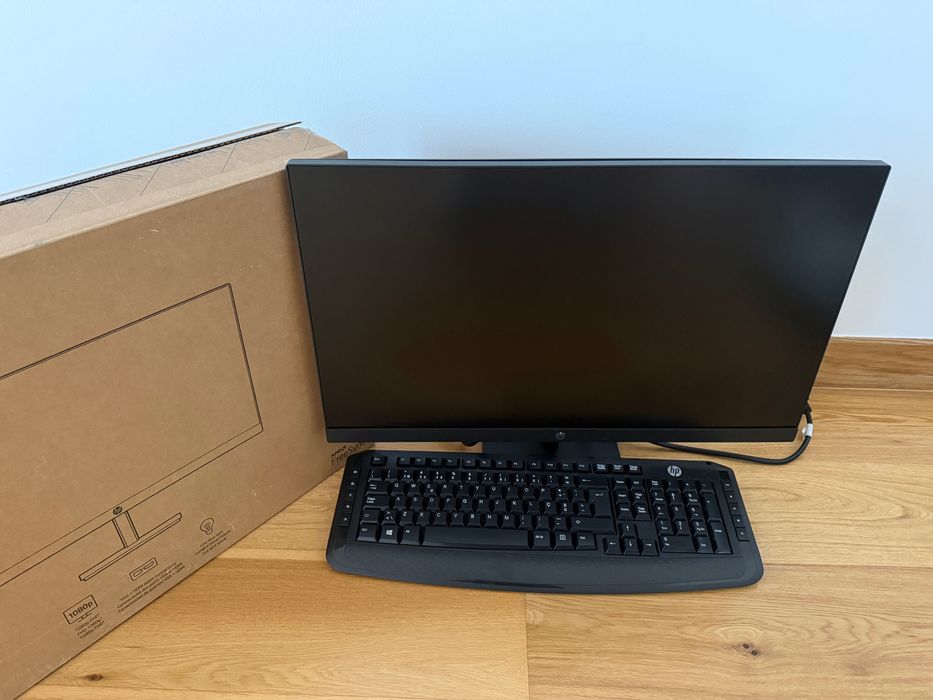 computer and keyboard447233334445363200