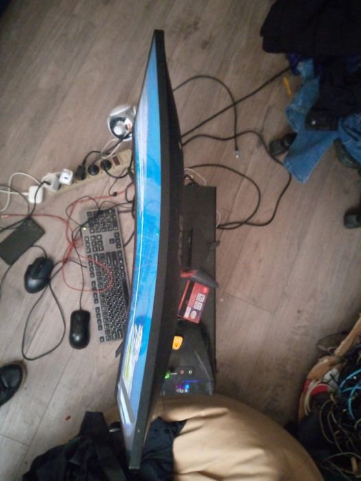 Монитор AOC C24G2