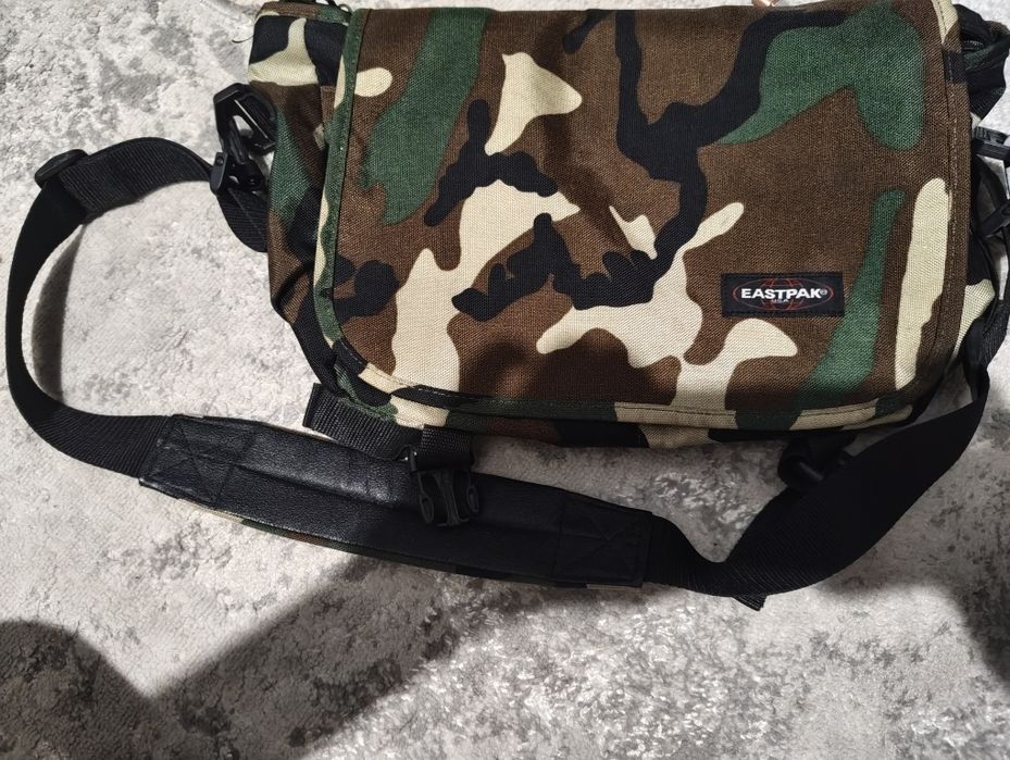 сумка eastpak camo