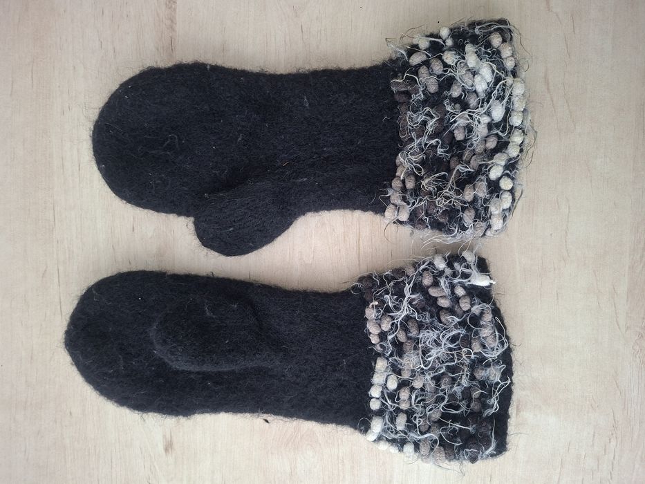 Ciepłe wełniane rękawiczki filcowane handmade