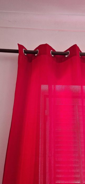 2 Cortinados vermelhos