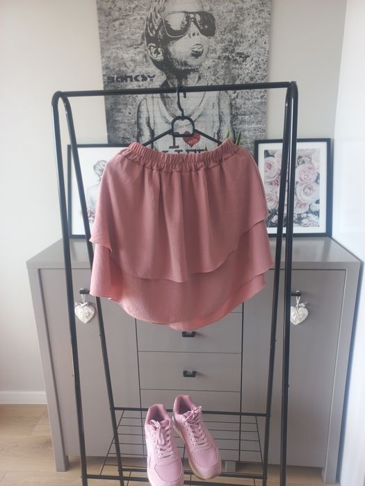 Spódniczka w kolorze pudrowego różu styl romantyczny s/m