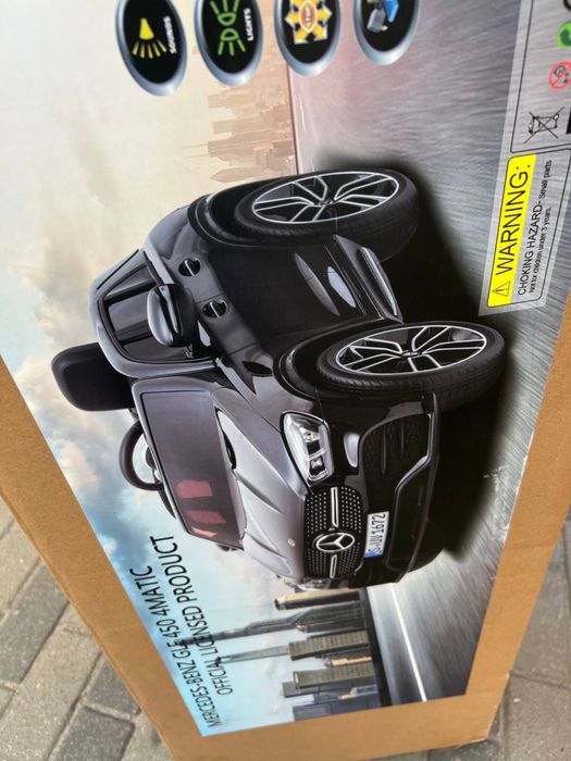 Машина мерседес.