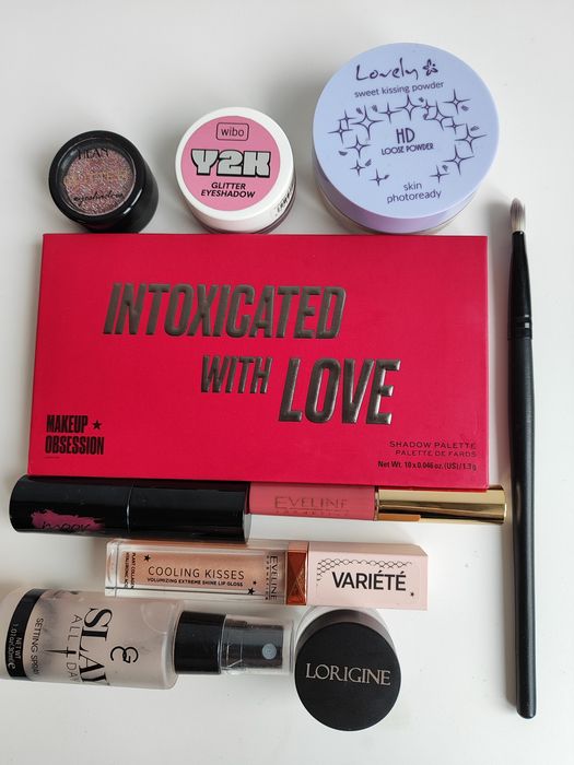 Zestaw kosmetyków używanych paleta cieni puder pomadka błyszczyk makeup obsession lovely wibo lorigine hean gerard Cosmetics Eveline moov